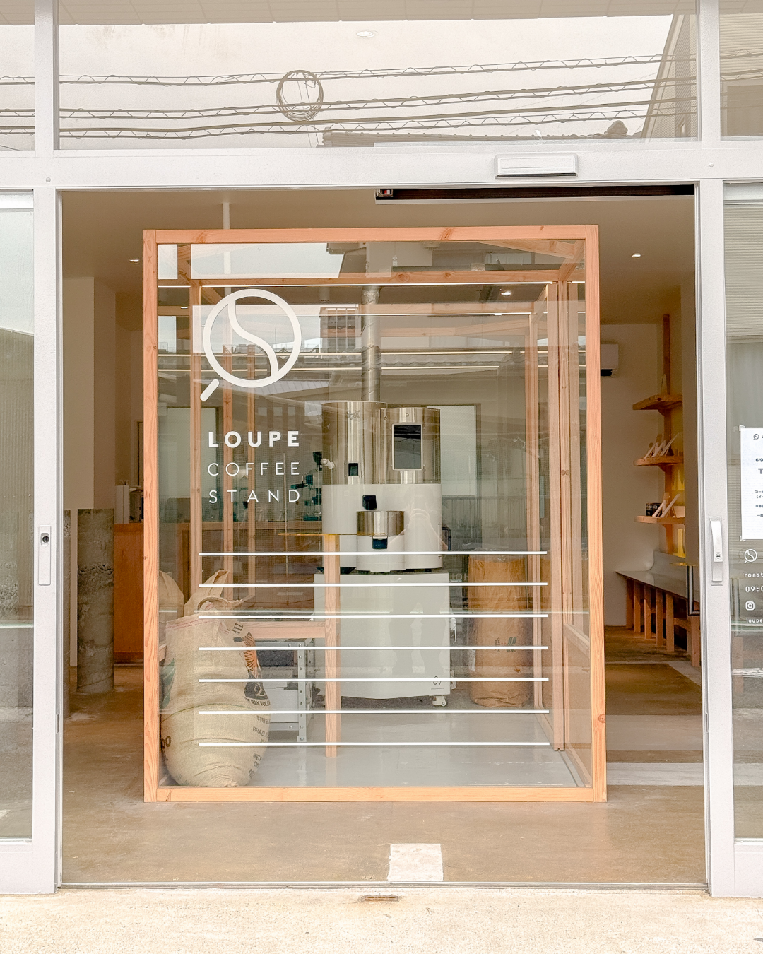 LOUPE COFFEE STAND海田店の外観