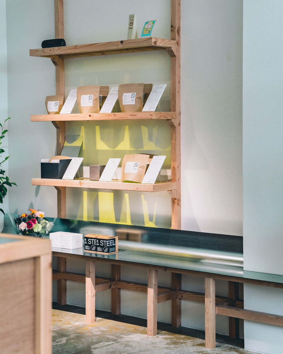 LOUPE COFFEE STANDの商品棚