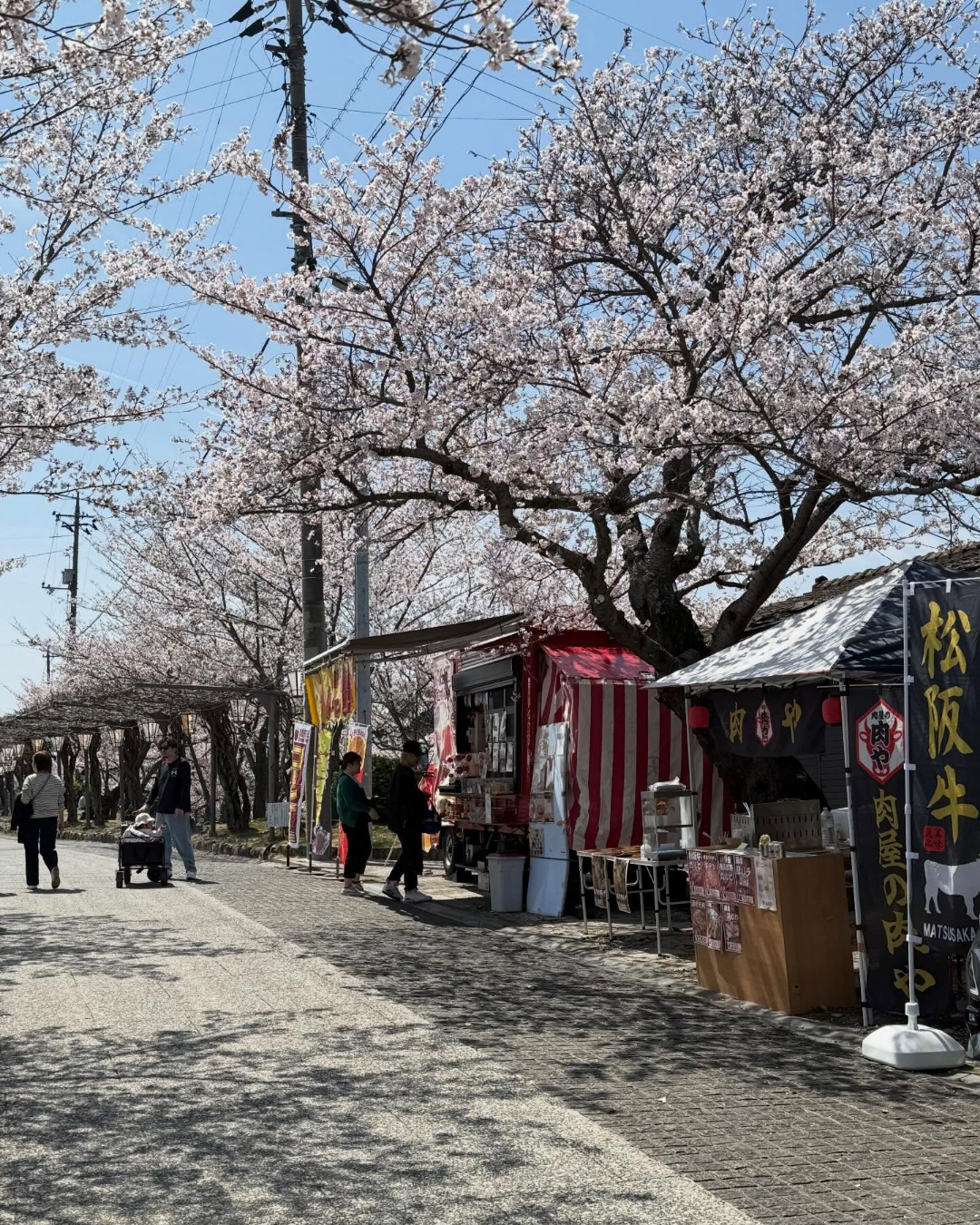 肉やの出店風景
